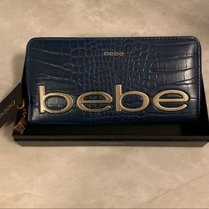 NWT BEBE FABIOLA STAMPED CONTINENTAL WALLET